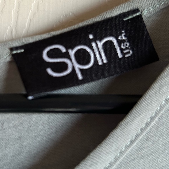 Spin Women's Size XL -2XL Two-Tone Long Sleeve Top - Picture 5 of 9